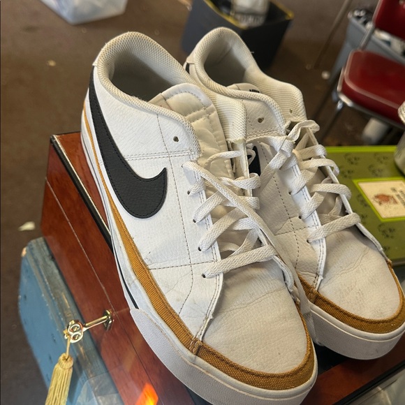 Nike Court Legacy Men’s Size US 10.5 Shoes DH3162 - 100 White Black Desert Ochre - Picture 4 of 5